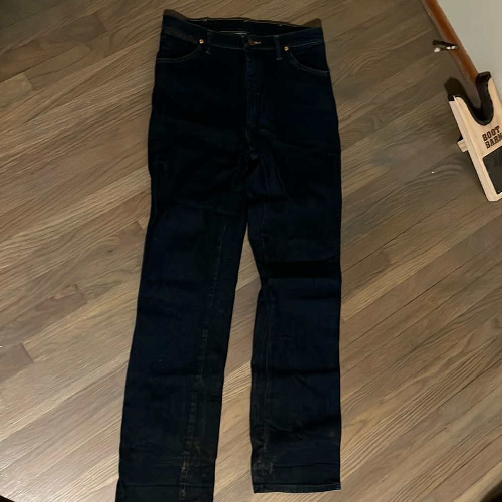 Men’s wrangler dark wash jeans 32 x 34